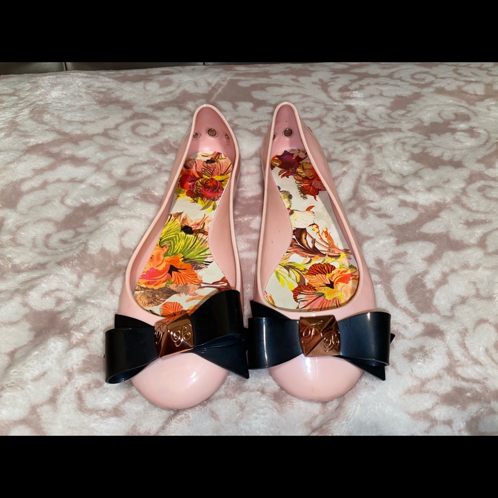 Ted Baker size 8 flats
